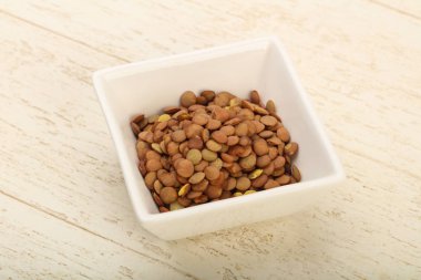 Kabın içinde ham mercimek