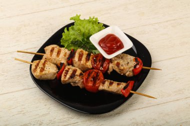 Izgara hindi şişleri