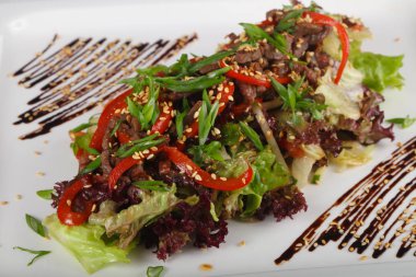 Domuz eti lezzetli salata