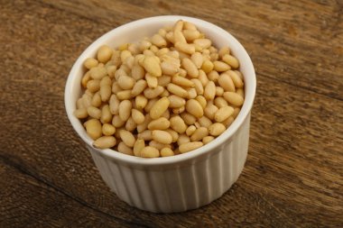 kabın içinde sedir fındık 