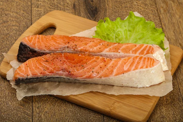 Raw Salmon Slices Ready Baking Spices — Stock Photo, Image