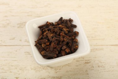 Kabın içinde tohum karanfil