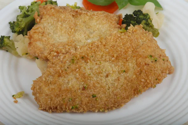 Huhn Mit Sesam Und Gekochtem Gemüse — Stockfoto