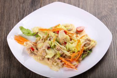 lezzetli ton balıklı salata 