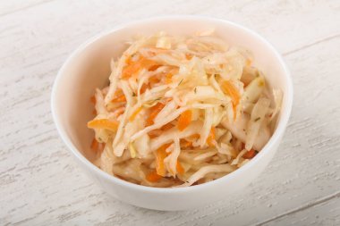 Çiğ lahana turşusu