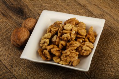 Kabın içinde açık ceviz