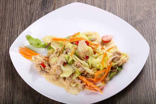 lezzetli ton balıklı salata 