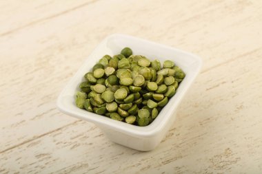 yeşil bezelyeler kasede 