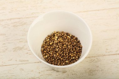 Kabın içinde kişniş tohumu 