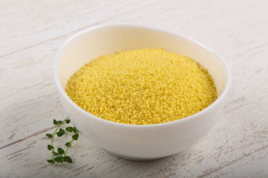 Kabın içinde ham kuskus 