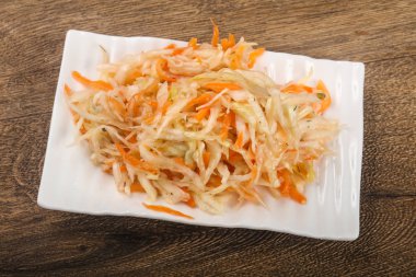 Çiğ lahana turşusu