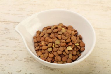 Kabın içinde ham mercimek