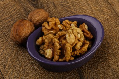 Kabın içinde açık ceviz