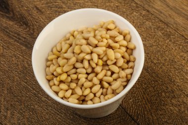 kabın içinde sedir fındık