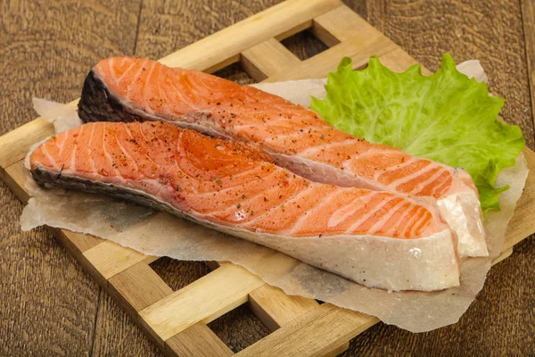 Raw salmon slices — Stock Photo, Image