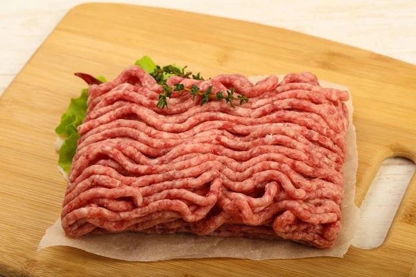 Carne crua de bovino picada — Fotografia de Stock