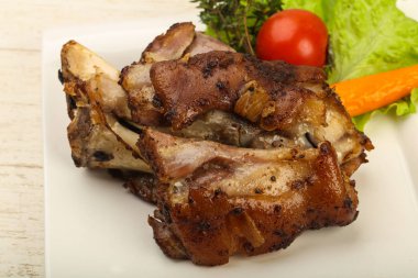 Kavrulmuş domuz diz