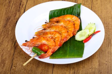 Tay tarzında karides şiş