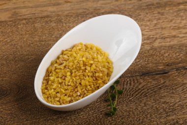 Kabın içinde ham bulgur 