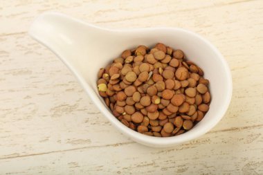 Kabın içinde ham mercimek