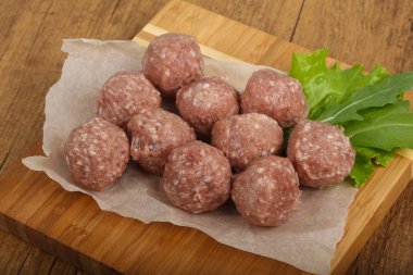 Gemide çiğ köfte