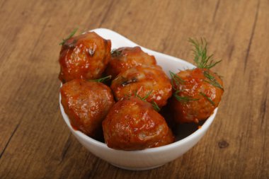 Domates soslu köfte.