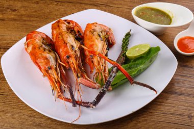 Otlar ile ızgara waterprawn