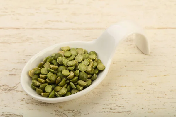 Green peas in the bowl — Stock Photo, Image