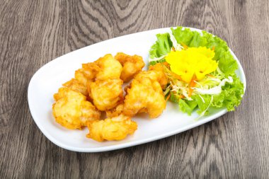 Asya tarzı kalamar tempura