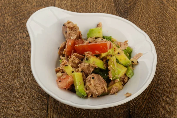 Tuna and avocado salad — Stock Photo, Image