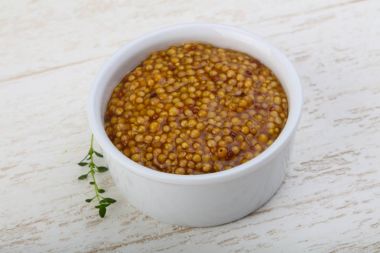 Kabın içinde hardal dijon