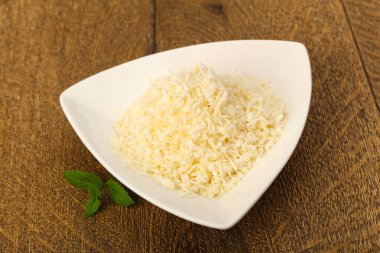 Kabın içinde Hindistan cevizi pul