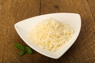 Kabın içinde Hindistan cevizi pul