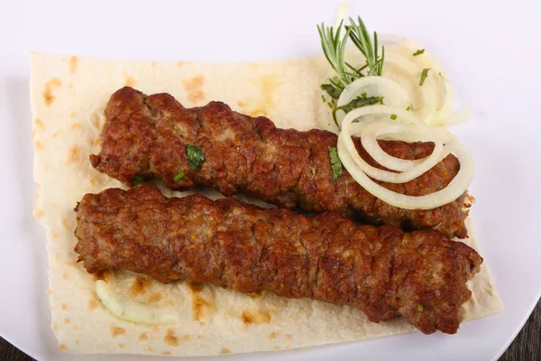 Kebab grelhado suculento — Fotografia de Stock