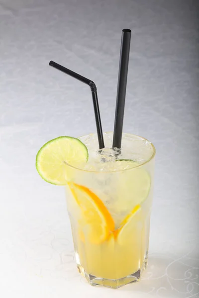 Limonata fatta in casa in vetro — Foto Stock