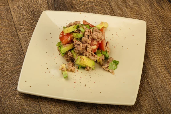 Tuna and avocado salad — Stock Photo, Image