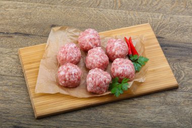 Gemide çiğ köfte