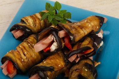 Jambon ile doldurulmuş patlıcan