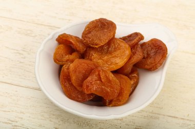 Kasede kurutulmuş kayısı.