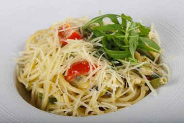 Lezzetli makarna mantar ile