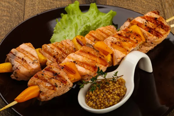 Grilled salmon skewers — Stock Photo, Image