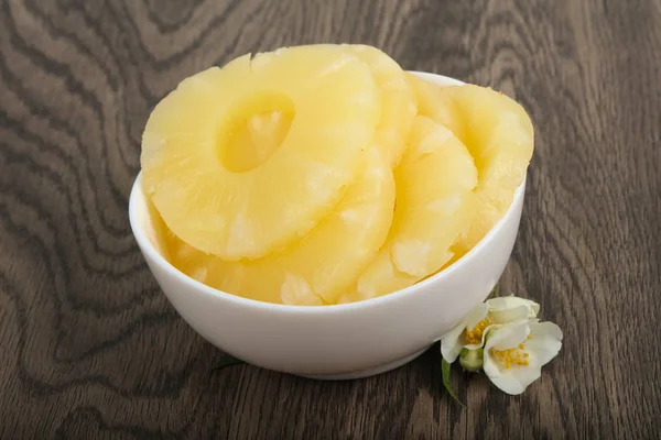 Canned pineapple rings