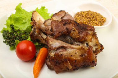 Kavrulmuş domuz diz