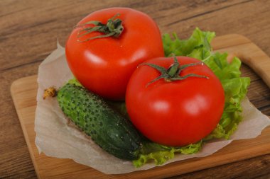 Taze salatalık ve domates