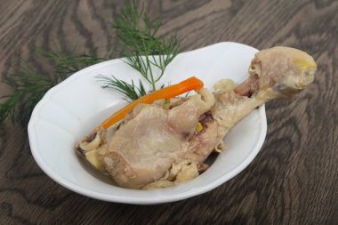 Haşlanmış tavuk budu