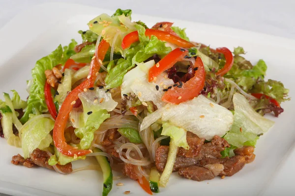 Domuz eti ile lezzetli salata