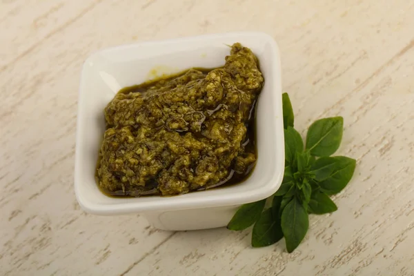 Salsa de pesto en el bowl — Foto de Stock