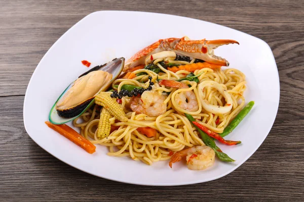 Délicieux spaghettis aux fruits de mer — Photo