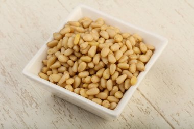 kabın içinde sedir fındık