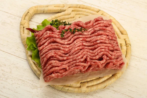 Surowe mięso mielone wołowe — Zdjęcie stockowe